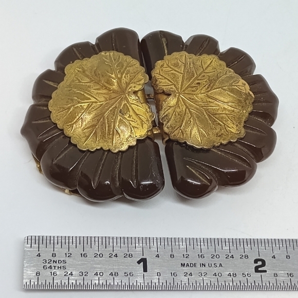 * vintage antique chocolate Bakelite brass leaves sash belt buckle clips - Picture 2 of 7